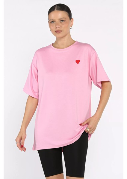 Kadın Bisiklet Yaka Kalp Nakışlı Salaş Tişört P-00016799