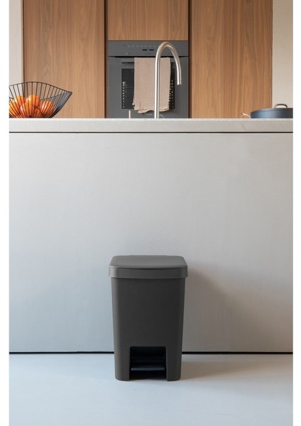 Brabantıa Stepup Dark Grey Plastik Pedallı Çöp Kutusu 16LT