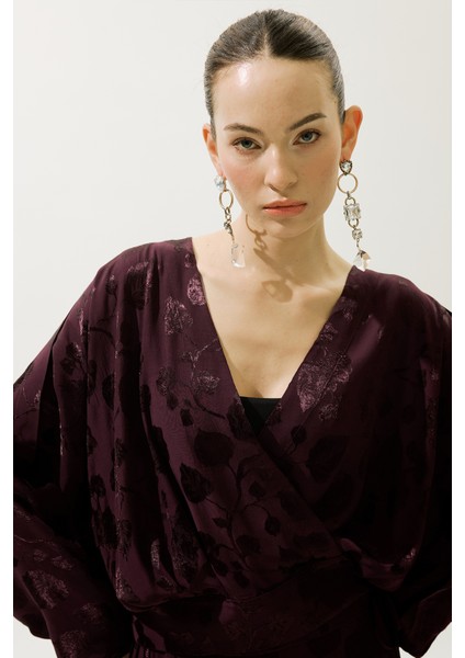 Jakarlı Saten Kimono Bordo fırsatları