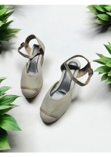 Dolgu Topuk Arkası Açık Hasırlı Keten Sandalet