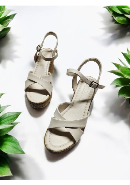 Çapraz Tokalı Mantar Taban Yazlık Sandalet