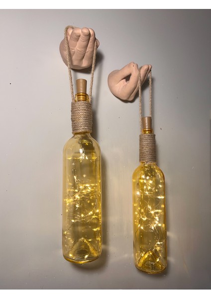 El Figürlü Duvar Lambası – Pilli LED Işıklı Dekoratif Vitray Boyalı Cam Şişe Aydınlatma | Vintage El Yapımı Duvar Dekoru