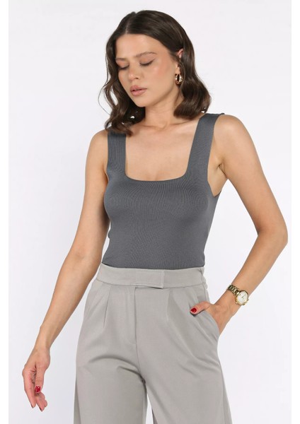 Kare Yaka Askılı Likralı Kadın Triko Bluz P-00017658