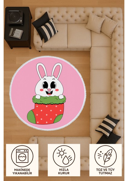 Çocuk Odası Halısı - Pembe Zemin Üzerinde Tavşan ve Noel Çorabı Desenli Kaymaz Taban Halı