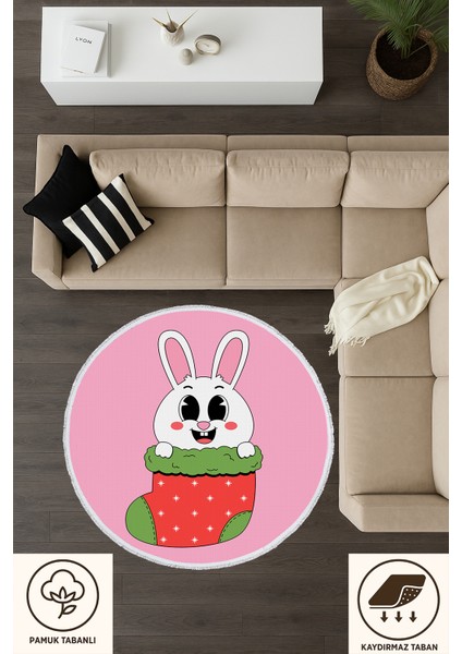 Çocuk Odası Halısı - Pembe Zemin Üzerinde Tavşan ve Noel Çorabı Desenli Kaymaz Taban Halı fiyatları