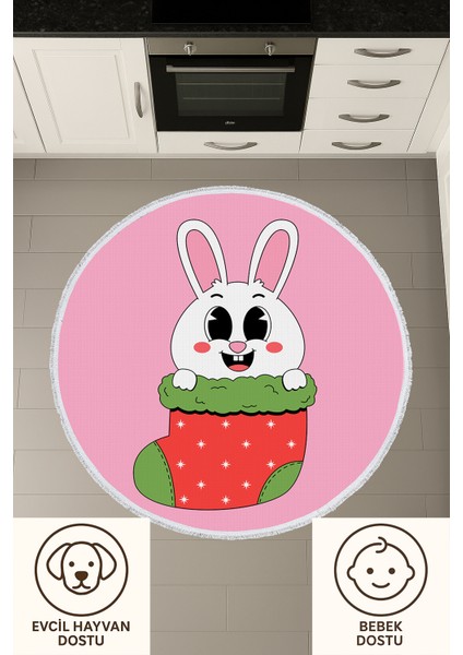Çocuk Odası Halısı - Pembe Zemin Üzerinde Tavşan ve Noel Çorabı Desenli Kaymaz Taban Halı indirimleri