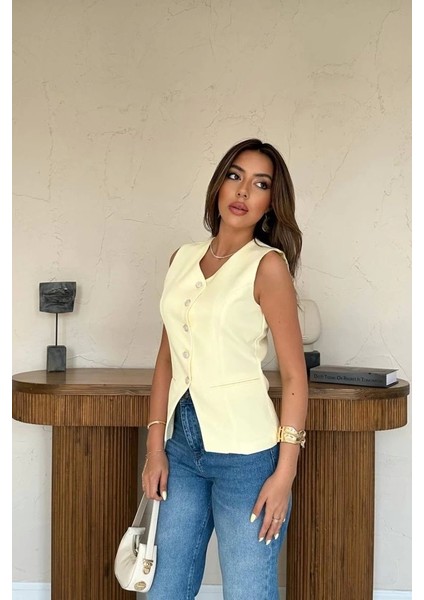 Sarı Belden Oturtma Detaylı Düğmeli Yelek fırsatları