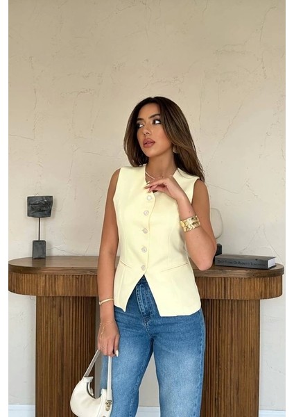 Sarı Belden Oturtma Detaylı Düğmeli Yelek modelleri