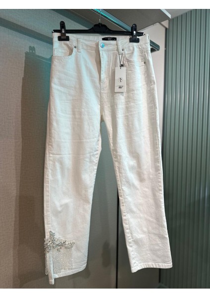 Paçası Işlemeli Jean Pantolon fırsatları