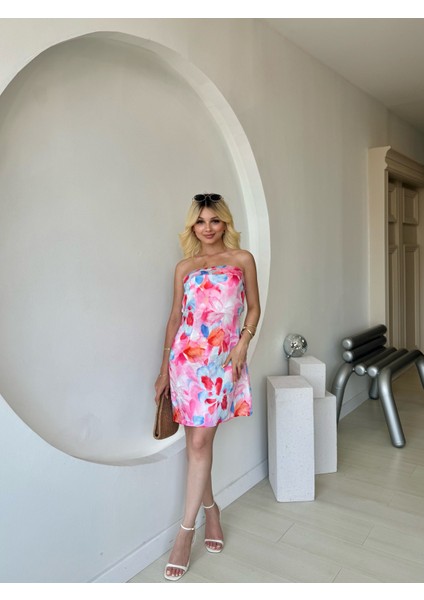 Renkli Çiçek Desenli Straplez Mini Elbise Pembe fırsatları