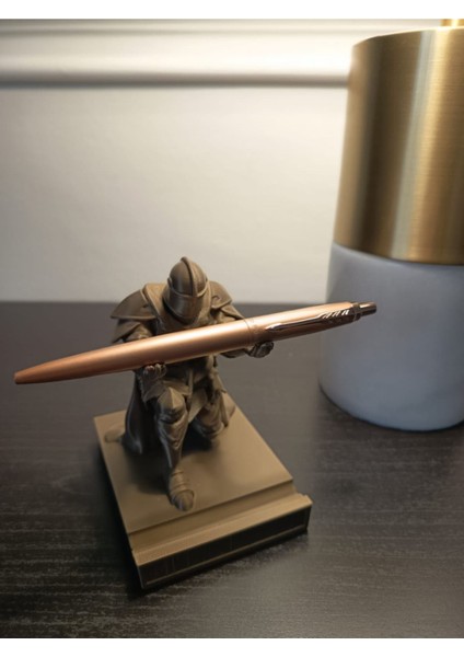 Sadık Şövalye Kalem Tutucu Ofis Dekor