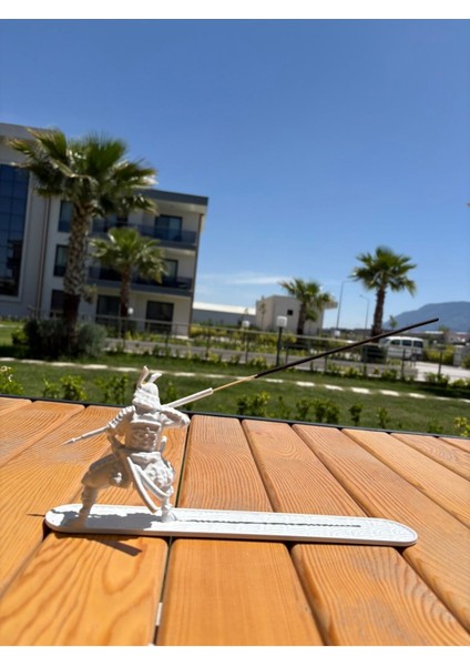 Beyaz 3D Samuray Tütsü Tutucu, Dekoratif ve Şık Tasarım