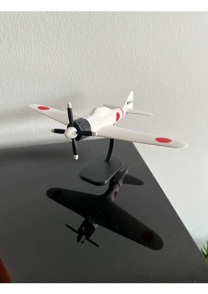 A6M Savaş Uçağı Maketi Standlı