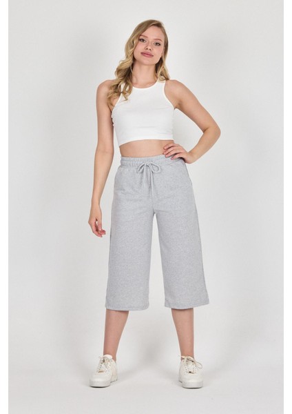 Yüksek Bel Cepli Rahat Kesim Mevsimlik Kadın Diz Altı Bermuda Gri Kapri Şort