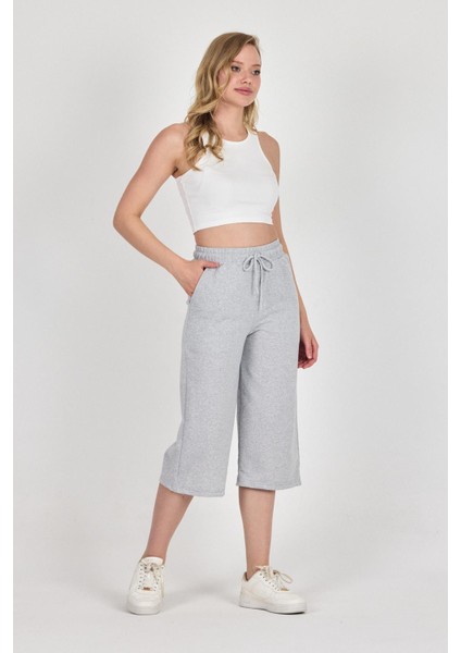 Yüksek Bel Cepli Rahat Kesim Mevsimlik Kadın Diz Altı Bermuda Gri Kapri Şort fırsatları