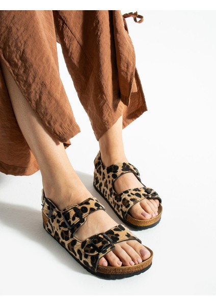 Çift Tokalı Leopar Sandalet