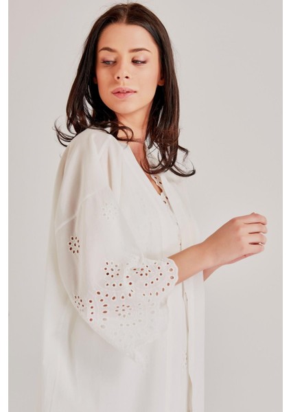 Kadın Brode Desenli Ekru Sabahlık 46108 fırsatları