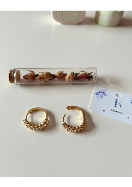 Yarım Tur, Zirkon Taşlı, Orta Boy, Klips Kapamalı, Halka Küpe – Paslanmaz Çelik, Zarif ve Konforlu modelleri