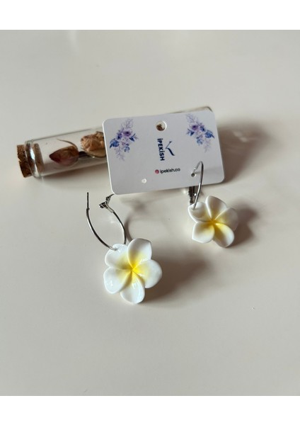 Lotus Figürlü Beyaz Renk Klipsli Orta Boy Küpe fiyatları