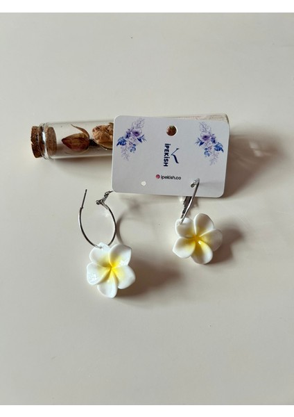 Lotus Figürlü Beyaz Renk Klipsli Orta Boy Küpe fırsatları