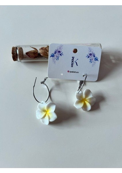 Lotus Figürlü Beyaz Renk Klipsli Orta Boy Küpe indirimleri