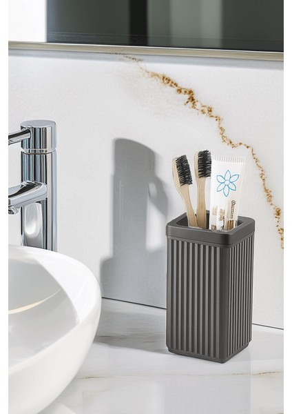 Lines Serisi Gri Banyo Seti, 5 Parça Akrilik Kare 5 Litre Çöp Kovası, Sabunluk, Fırçalık Takımı 3462