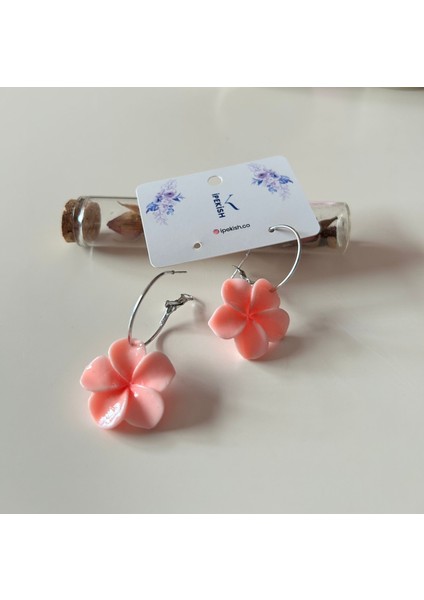 Lotus Figürlü Pembe Renk Klipsli Orta Boy Küpe fırsatları