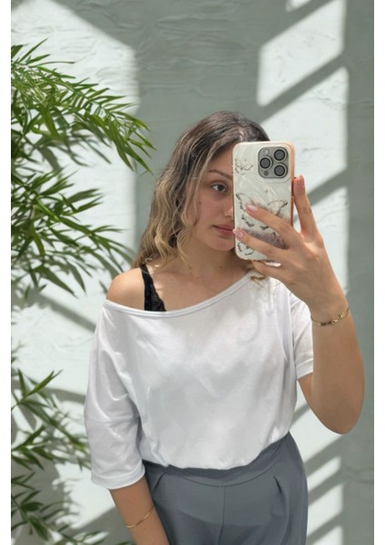 Kadın Düşük Omuz Kayık Yaka Oversize T-Shirt fırsatları