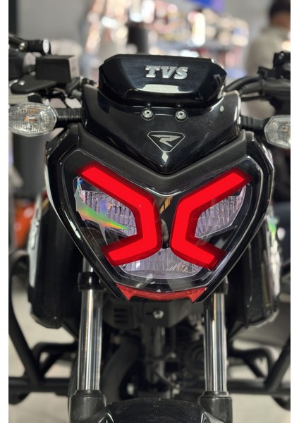 Kırmızı Far Filmi Sticker, Tvs Raider Gündüz Ledi Için Parlak ve Şık Tasarım modelleri