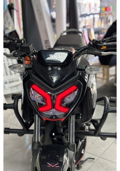 Kırmızı Far Filmi Sticker, Tvs Raider Gündüz Ledi Için Parlak ve Şık Tasarım indirimleri