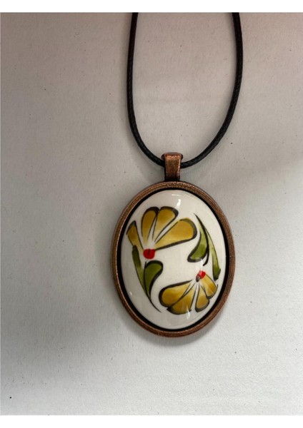 Iznik Çini Kolye Sarı Çiçekli Model El Boyaması Deri Ipli fiyatları