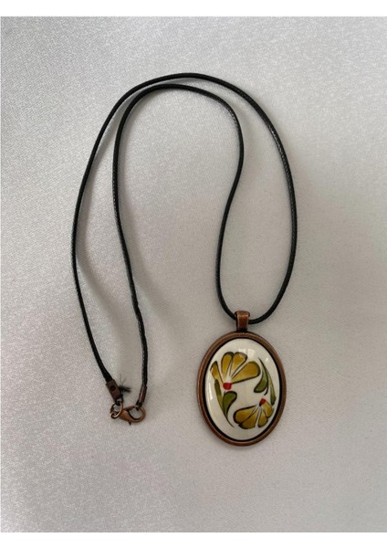 Iznik Çini Kolye Sarı Çiçekli Model El Boyaması Deri Ipli modelleri