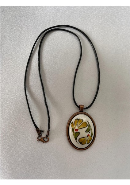 Iznik Çini Kolye Sarı Çiçekli Model El Boyaması Deri Ipli fırsatları