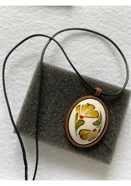Iznik Çini Kolye Sarı Çiçekli Model El Boyaması Deri Ipli indirimleri