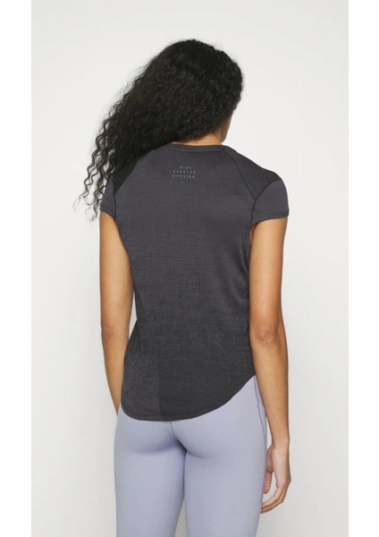 Dri-Fıt Run Division Kısa Kollu Kadın Koşu Üstü DX0199-015 fiyatları