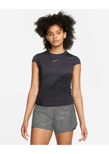 Dri-Fıt Run Division Kısa Kollu Kadın Koşu Üstü DX0199-015 fırsatları