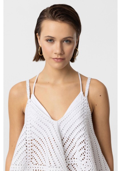 Beyaz Örgü Püskül Detaylı Askılı Bluz fiyatları