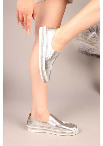 Astral Yıldız Taşlı Lastikli Sneakers Gümüş