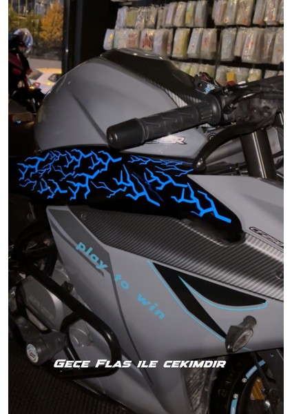 Tr Motor-Kask ve Araba Için Işıkta Parlayan Reflektörlü Mavi Parçalı Şimşek Sticker Etiket (16 Parç