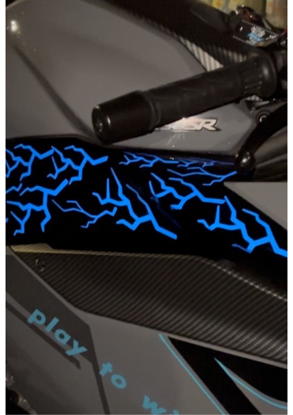 Tr Motor-Kask ve Araba Için Işıkta Parlayan Reflektörlü Mavi Parçalı Şimşek Sticker Etiket (16 Parç