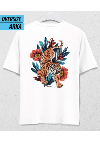 Wild Bloom Oversize T-Shirt – Gücün ve Zarafetin Çarpıştığı An Beyaz