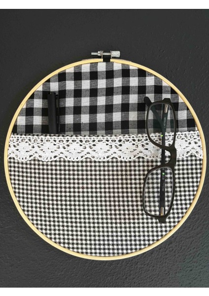 🌿sessiz Renkler Atölyesi Tasarımıdır " Kasnakta Nostalji" El Yapımı Cepli Kumaş Duvar Süsü (27 cm Ahşap Kasnak)