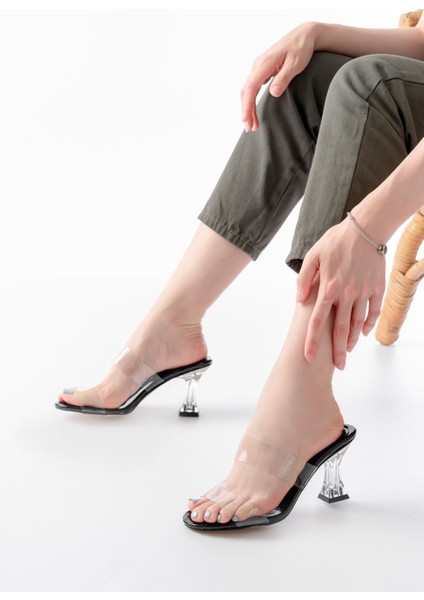 S-618 Siyah Rugan Tek Bantlı Topuklu Kadın Terlik fiyatları