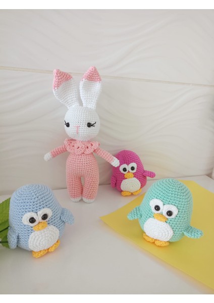 Örgü Oyuncak Penguenler ve Pembe Tavşan