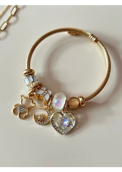 Gold Renk Paslanmaz Çelik Inci Boncuk Zincirli Kalp Sallantılı Kolye, Beyaz Zirkon Taşlı Kalp Sallantılı Çivi Küpe ve Kalp Detaylı Charm Bileklik 3’lü Set indirimleri