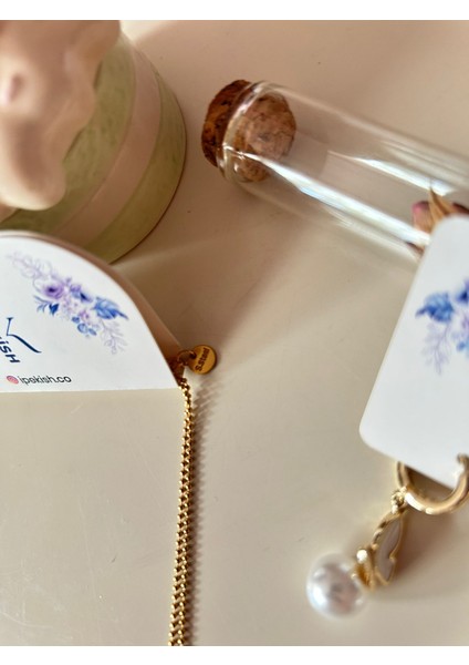 Kelebek Figürlü Sallantılı Çift Zincirli Gold Renk Paslanmaz Çelik Kolye, Kelebek Sallantılı Gold Renk Çelik Küpe ve Ince Gold Renk Çelik Bileklik 3’lü Set fiyatları