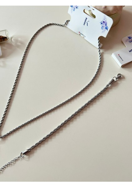 Zirkon Taşlı Kuş Figürlü Silver Renk Paslanmaz Çelik Kolye, Ayarlanabilir Silver Bileklik ve Zirkon Taşlı 3’lü Silver Çelik Küpe Seti indirimleri