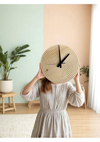 Minimalist Masif Ağaç Doğal Saat, Krem Renkli, Şık ve Zarif Tasarım