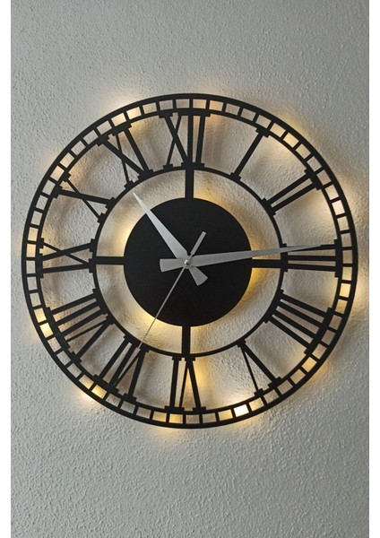 Kare Desenli Roma Rakamlı Şık Duvar Saati, Zarif ve Benzersiz Tasarım