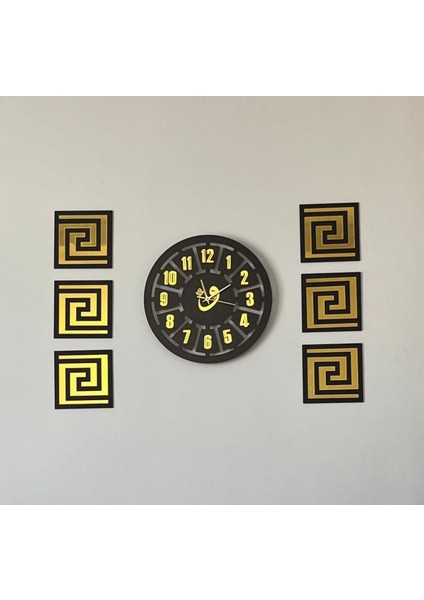 Şık Siyah ve Gold Aynalı Pleksiglass Vav Kelamı Duvar Saati 80X60 cm